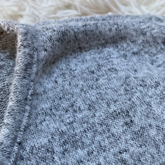 Staccato Colorblock LS Top 💗 Gray Charcoal & Green - Picture 7 of 12